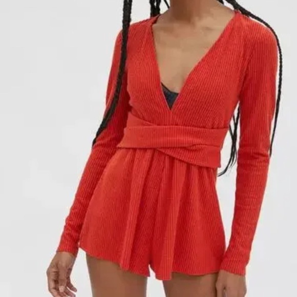 Out From Under Urban Outfitters Women S Red Ribbed Hanna Twist Front Romper - Picture 1 of 11